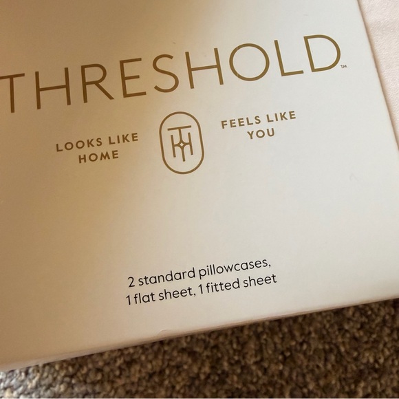 Threshold | New 400 Thread Count
Performance Sheet Set Ivory with Eyelet Ruffle - Picture 5 of 6